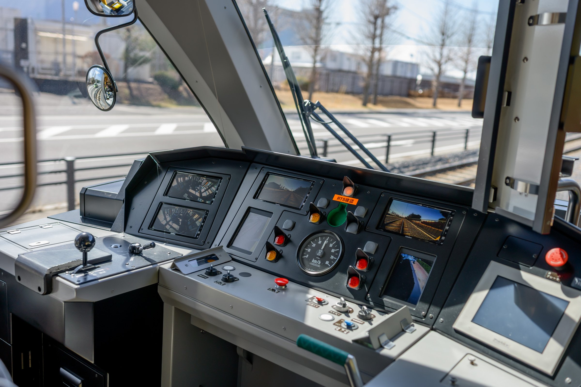 ZRは素晴らしい高級コンデジ