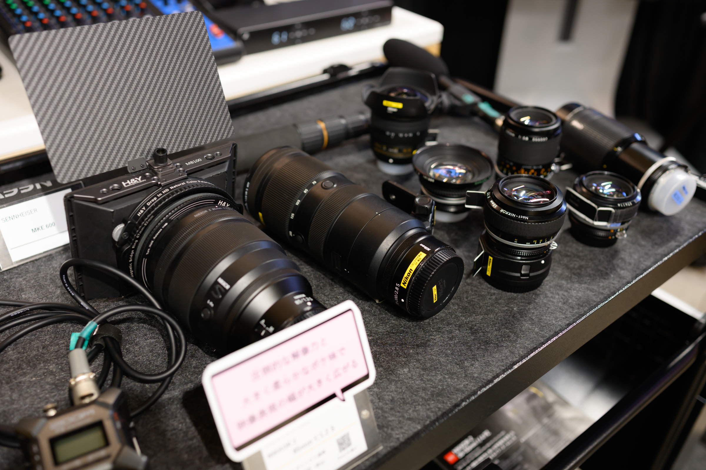 F1とフツーのカメラを比べるのは違わない？